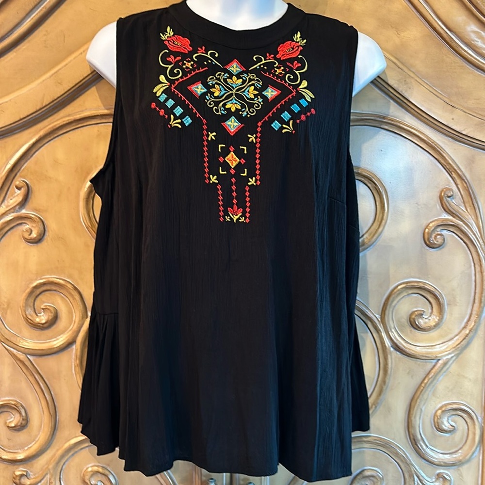 NWOT Breathless Embroidered sleeveless blouse